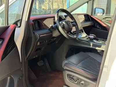GAC Motor Trumpchi M8 2023, 80000 км, за 166000 CNY