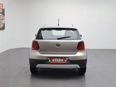 Volkswagen Polo 2013, 106900 км, за 20800 CNY