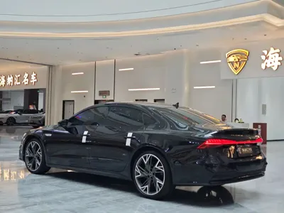 Audi A7L 2023, 32000 км, за 262800 CNY