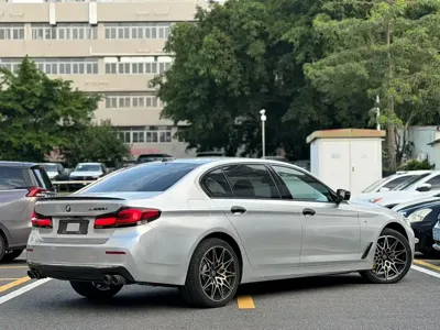 BMW 5 Series 2021, 54000 км, за 168800 CNY