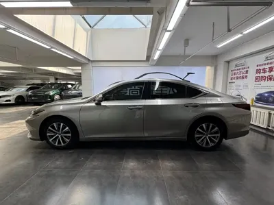 Lexus ES 2019, 55000 км, за 139800 CNY