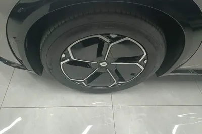 Xiaomi Auto YU7 2025, 13600 км, за 250266.3 CNY - фото 7
