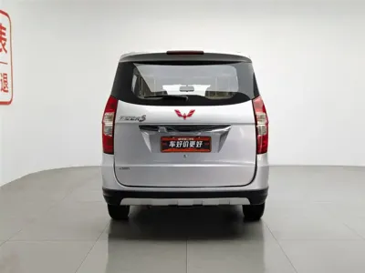 Wuling Hongguang 2013, 46600 км, за 14800 CNY