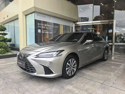 Lexus ES 2025, 13700 км, за 189899 CNY