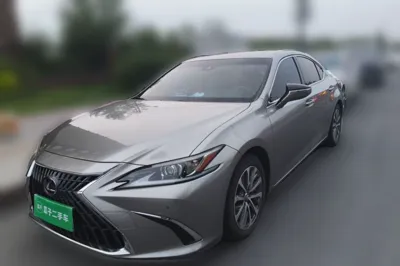 Lexus ES · 2022 год