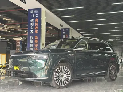 AITO 问界 AITO M8 · 2025 год