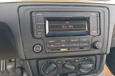 Volkswagen Santana 2016, 63700 км, за 33316.85 CNY - фото 21