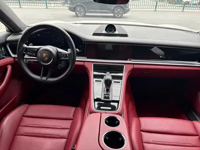 Porsche Panamera 2023, 22000 км, за 758000 CNY