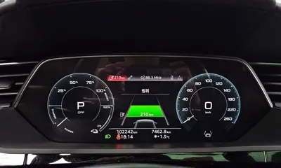 Audi e-tron 2022, 102242 км, за 49900000 KRW - фото 8