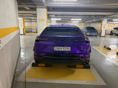 Lamborghini Urus 2023, 13000 км, за 379360000 KRW