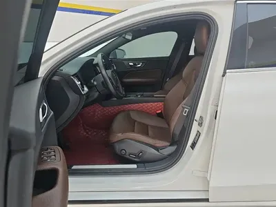 Volvo S60 2020, 88600 км, за 98600 CNY - фото 9