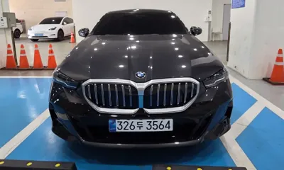 BMW 5-Series · 2025 год