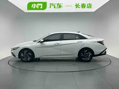 Hyundai Elantra 2023, 16000 км, за 95000 CNY