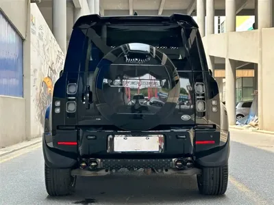 Land Rover Defender 2024, 27000 км, за 468000 CNY
