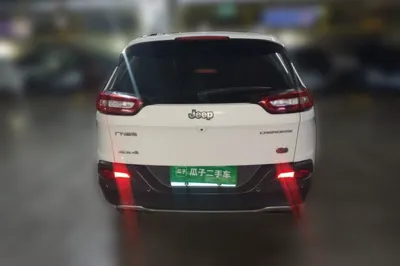 Jeep Cherokee 2016, 77100 км, за 47246.29 CNY