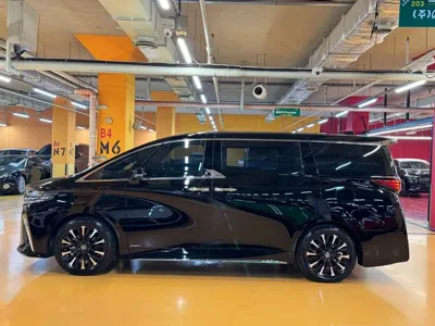 Toyota Alphard 2024, 12641 км, за 94700000 KRW