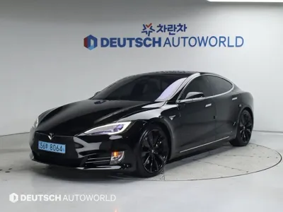 Tesla Model S · 2017 год