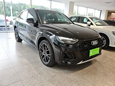 Audi Q5L 2024, 6200 км, за 251100 CNY