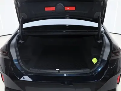 BMW i5 2025, 12800 км, за 239000 CNY