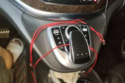 Mercedes-Benz V-Class 2018, 61200 км, за 184219.45 CNY - фото 14