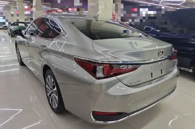 Lexus ES 2022, 30600 км, за 198007.08 CNY