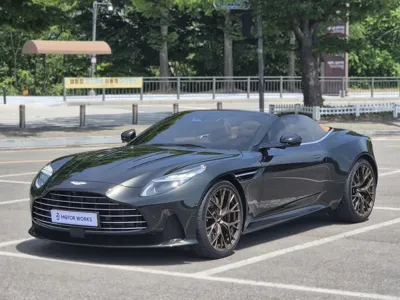 Astonmartin DB12 · 2025 год