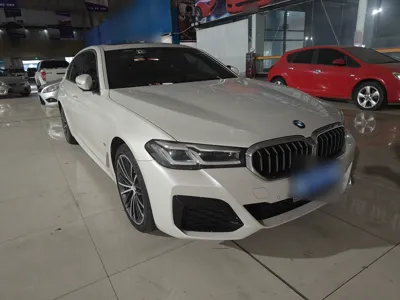 BMW 5 Series 2022, 49700 км, за 253258.35 CNY