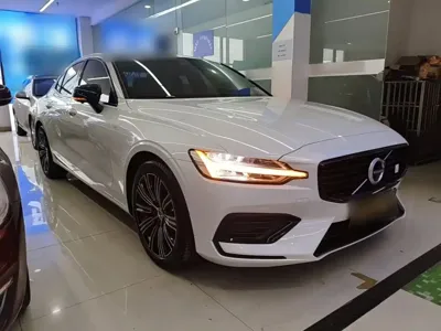 Volvo S60 2022, 49600 км, за 136300 CNY - фото 4
