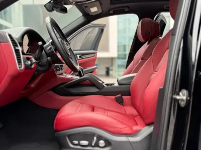 Porsche Cayenne Hybrid 2023, 50000 км, за 428700 CNY - фото 9