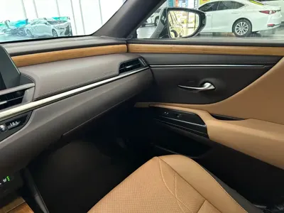 Lexus ES 2021, 20000 км, за 235799 CNY - фото 13