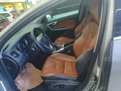 Volvo V60 2017, 102400 км, за 65700 CNY - фото 15
