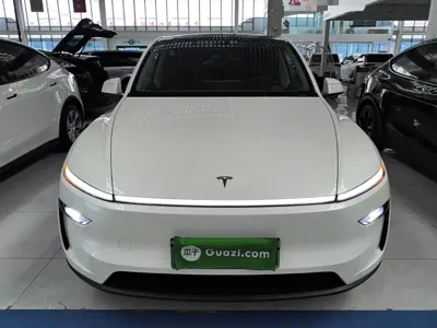 Tesla Model Y 2025, 28300 км, за 223800 CNY