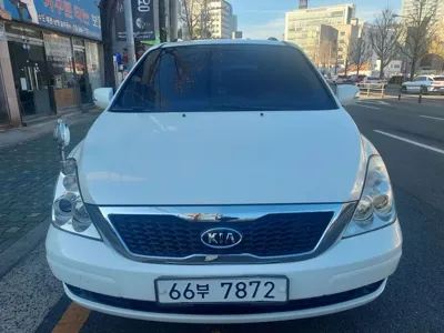 Kia Canival · 2012 год