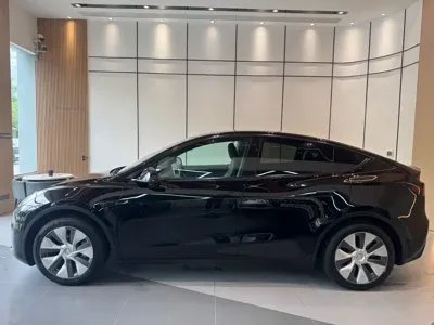 Tesla Model Y 2023, 60000 км, за 163800 CNY