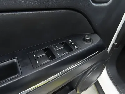 Jeep Compass 2011, 185424 км, за 3200000 KRW - фото 14