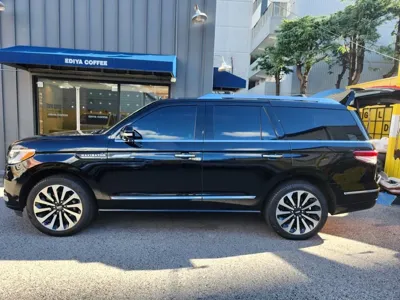 Lincoln Navigator 2022, 37000 км, за 95470000 KRW