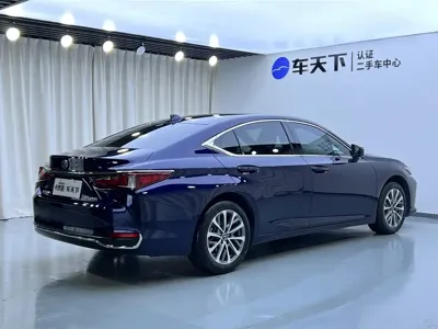 Lexus ES 2021, 71000 км, за 153800 CNY