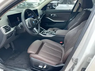 BMW 3 Series 2023, 56000 км, за 219800 CNY