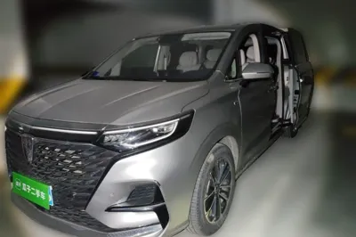 Roewe iMAX8 · 2021 год