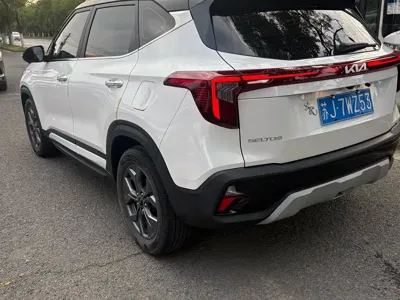 Kia Seltos 2023, 16000 км, за 109000 CNY