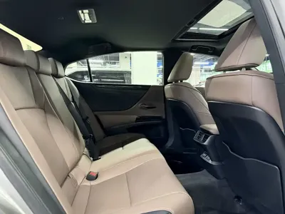 Lexus ES 2024, 24000 км, за 191800 CNY - фото 8
