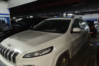 Jeep Cherokee 2017, 132000 км, за 53656.37 CNY - фото 6