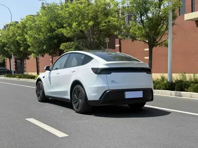 Tesla Model Y 2025, 37000 км, за 189800 CNY - фото 9