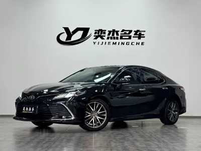 Toyota Camry · 2022 год