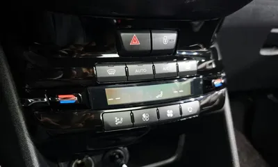 Peugeot 2008 2018, 151786 км, за 6900000 KRW - фото 14