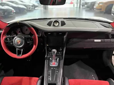 Porsche 911 2018, 6000 км, за 2488800 CNY - фото 23