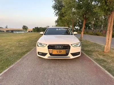 Audi A4L 2015, 99000 км, за 41800 CNY