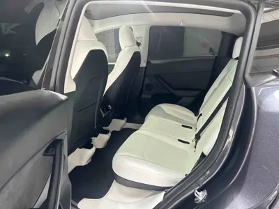 Tesla Model Y 2024, 13000 км, за 197800 CNY