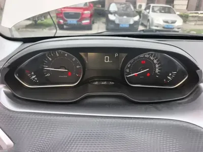 Peugeot 2008 2016, 37100 км, за 27799 CNY