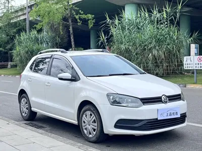Volkswagen Polo 2015, 172000 км, за 13899 CNY